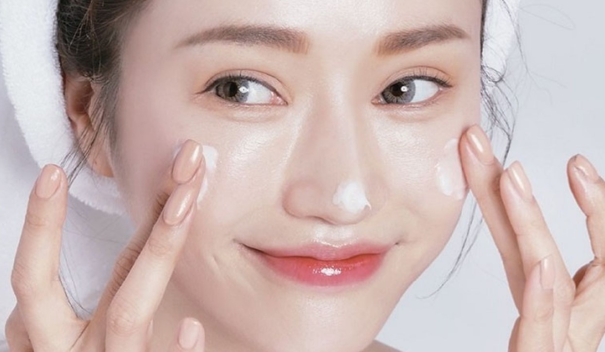 SKIN CARE TIPS FOR HEALTHY SKIN BY 8 STEPS